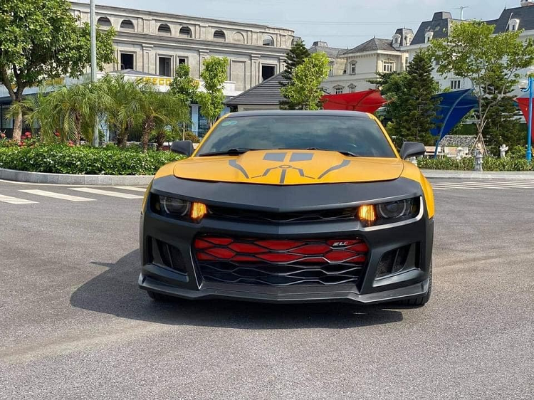 Chevrolet Camaro hon 1,3 ty tai Viet Nam bi dan mang 