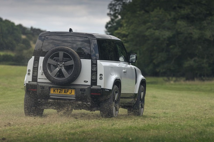 Danh gia Land Rover Defender V8 2022, tu hon 2 ty dong-Hinh-8