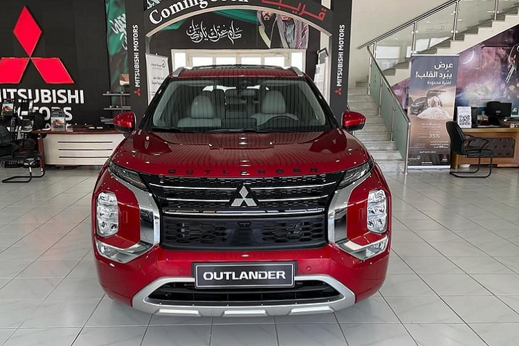 Mitsubishi Outlander 2022 sap ve Viet Nam co lam nen chuyen?