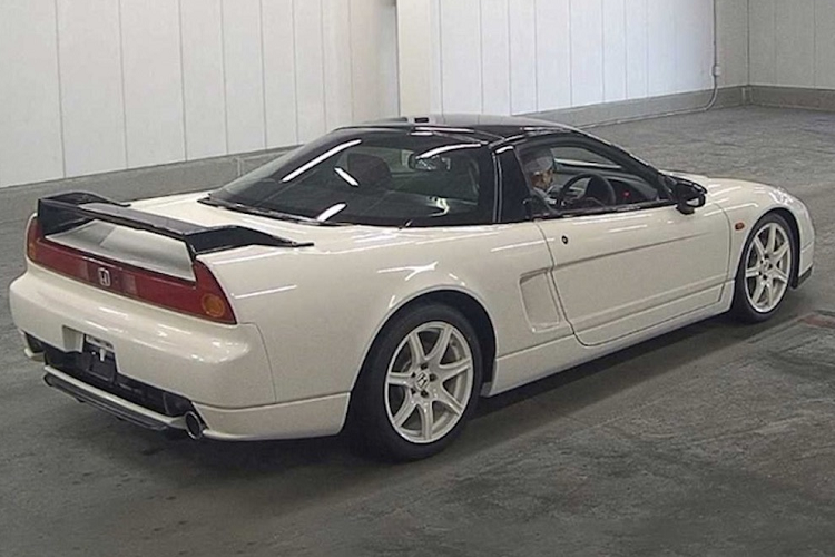 Honda NSX-R doi 2002 ban 408.000 USD, dat hon Ferrari 812 