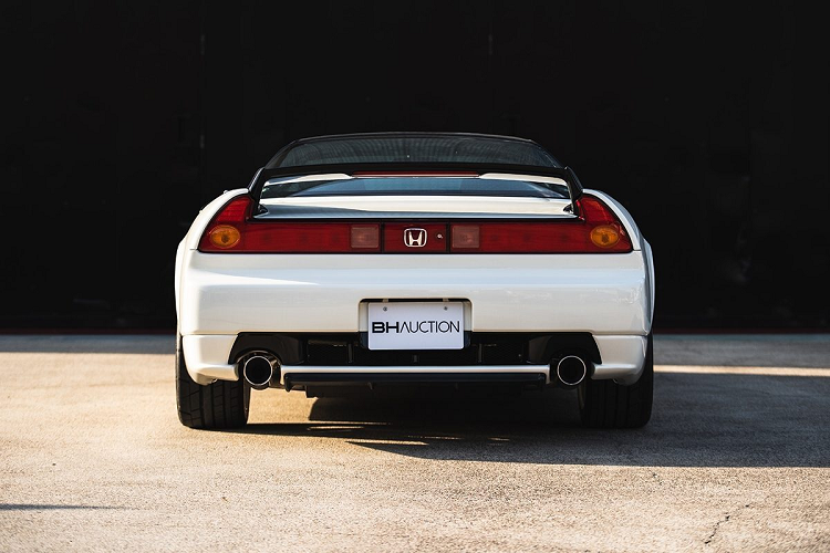 Honda NSX-R doi 2002 ban 408.000 USD, dat hon Ferrari 812 