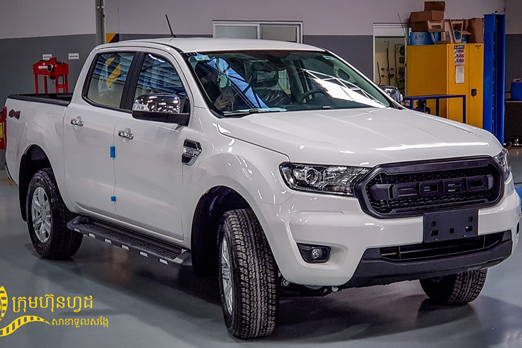 Ford Ranger XLT 3.2L cap ben Campuchia, dan choi Viet 