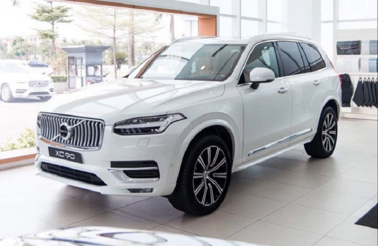 Volvo Viet Nam trieu hoi gan 600 xe loi cau chi bom nhien lieu