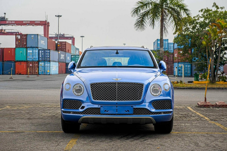 Bentley Bentayga V8 cu, mau doc chinh hang gan 16 ty ve Viet Nam-Hinh-2