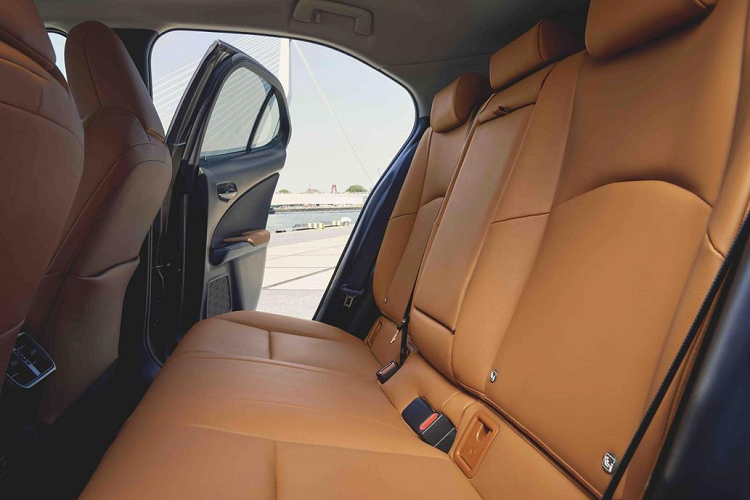 Lexus UX 2022 bo sung hang loat trang bi, 