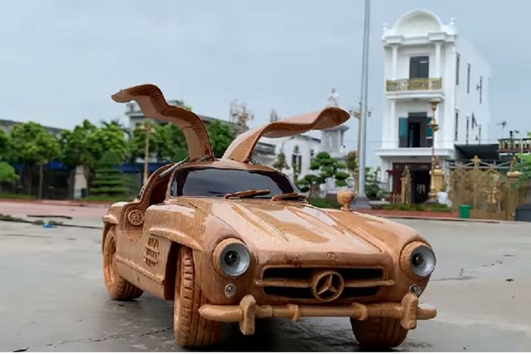 Mercedes 300 SL Gullwing 1955 bang go, hon 31 trieu cua tho Viet