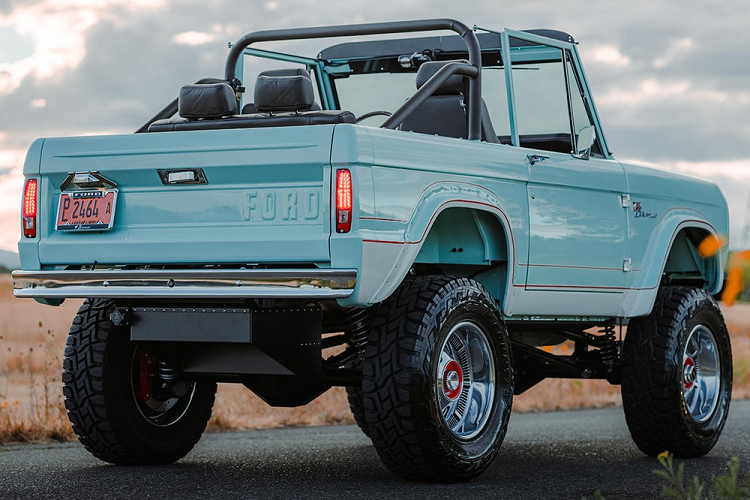 Ford Bronco co dien do xe dien co gia ban toi 380.000 USD-Hinh-3