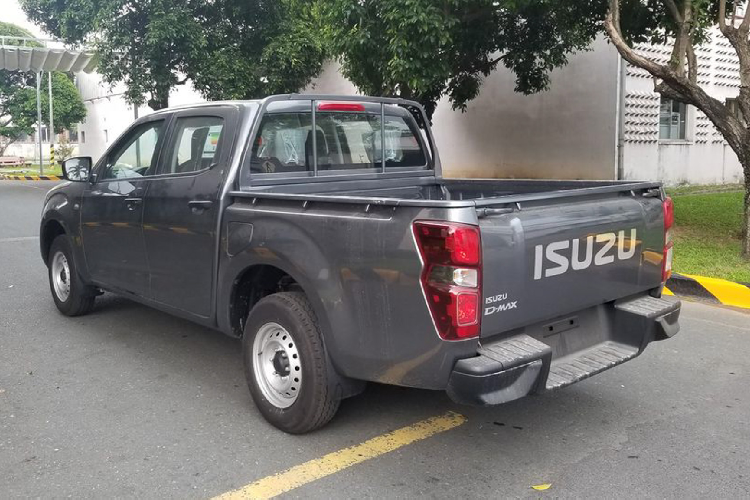 Can canh Isuzu D-Max 2021 ban 