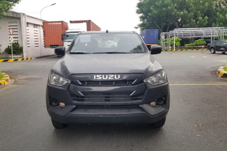 Can canh Isuzu D-Max 2021 ban 