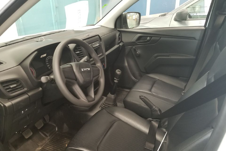 Can canh Isuzu D-Max 2021 ban 