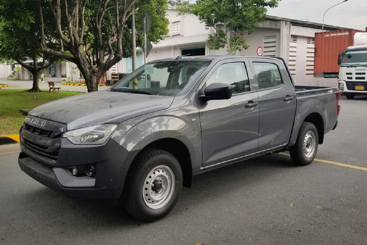 Can canh Isuzu D-Max 2021 ban 