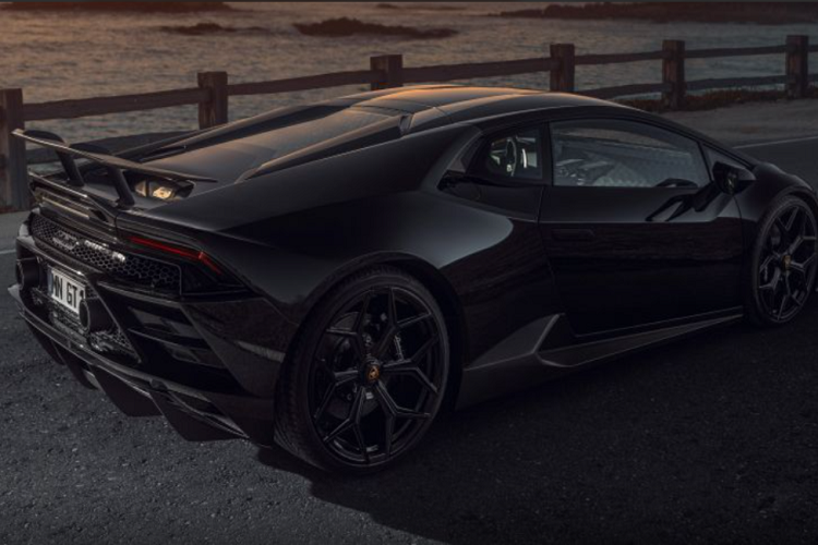 Sieu xe Lamborghini Huracan Evo RWD 