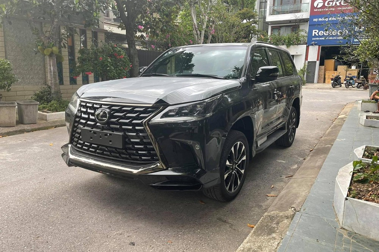 Lexus LX570 Black Edition 2021 hon 10 ty 