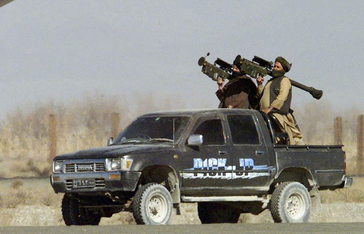 Tai sao cac tay sung Taliban lai thich xe oto cua Toyota?-Hinh-2