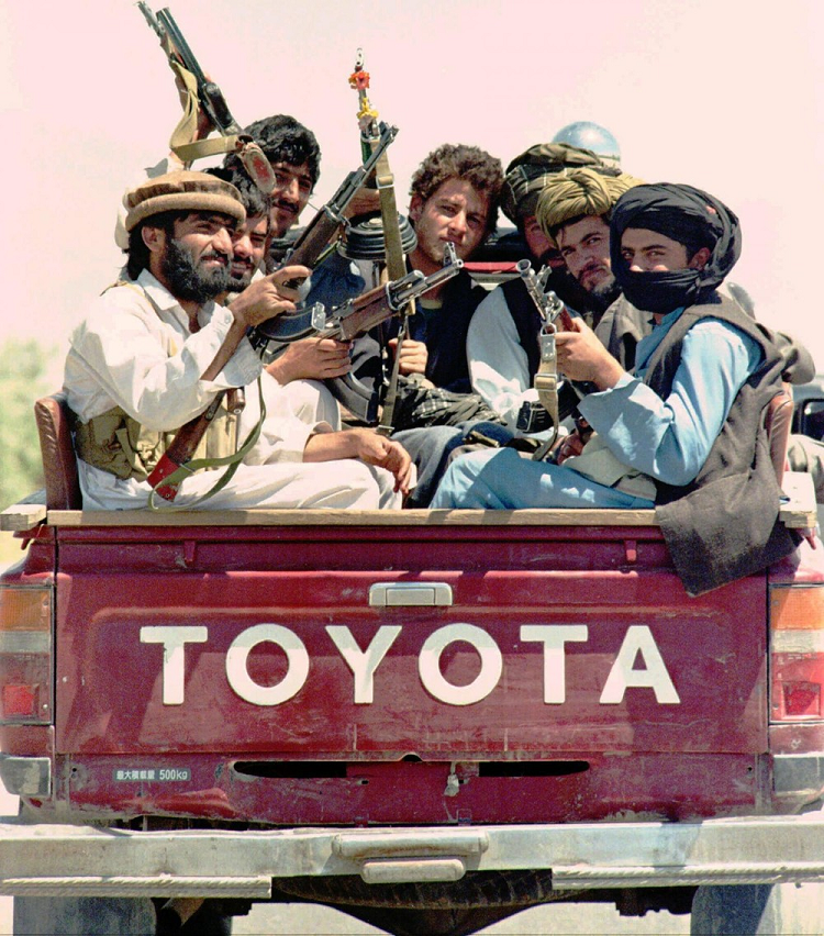 Tai sao cac tay sung Taliban lai thich xe oto cua Toyota?-Hinh-3