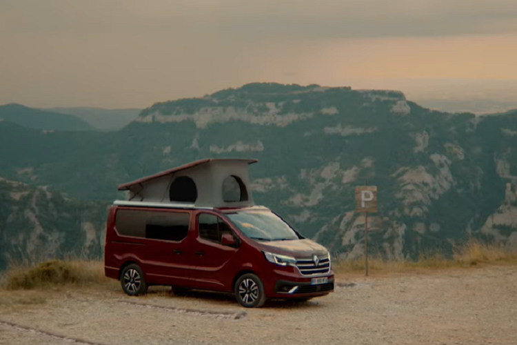 Renault Trafic SpaceNomad 2022 - nha di dong nho nhung 