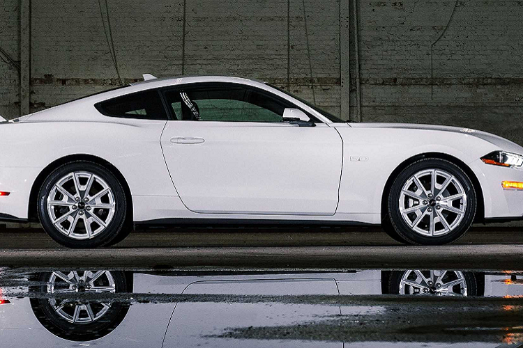 Ford Mustang Ice White Edition “bach cong tu