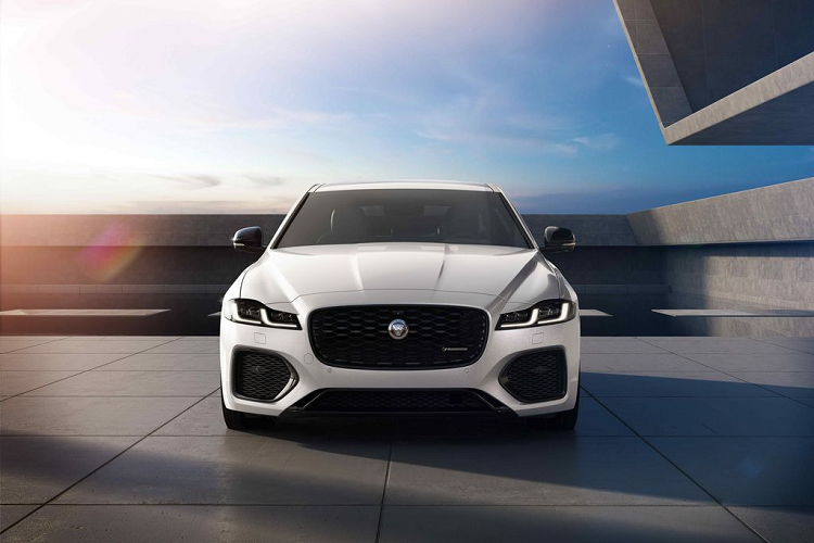 Jaguar XF R-Dynamic Black hon 3,2 ty dong, moi chao khach Viet-Hinh-2