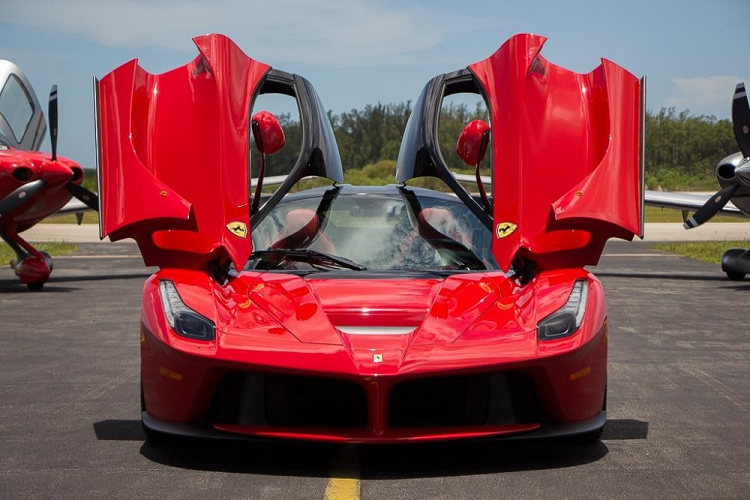 Dai gia Viet he lo sap don Ferrari LaFerrari toi hon 200 ty dong?