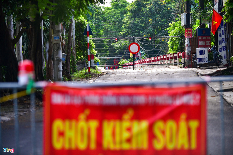 30 chot chan cung ngan nguoi dan vao vung dich o Ha Noi