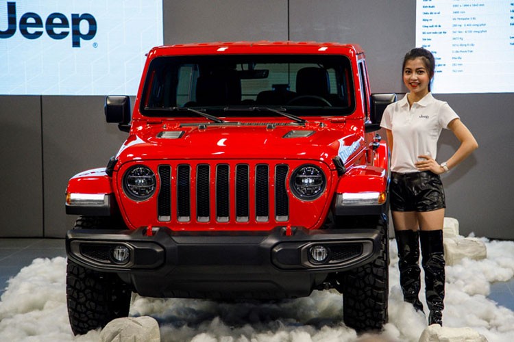 Jeep Wrangler tu 2,9 ty tai Viet Nam dinh loi co co chay xe