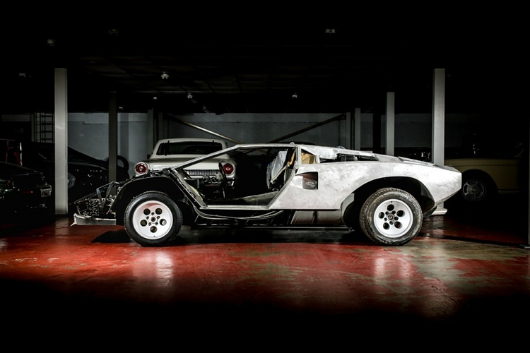 Lamborghini Countach bi thao tung, vut xo 13 nam ban 6 ty dong-Hinh-5