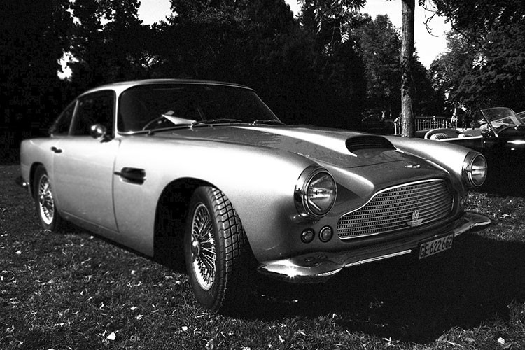 Aston Martin DB5 “cua” James Bond sau 25 nam toi 547 ty dong-Hinh-4