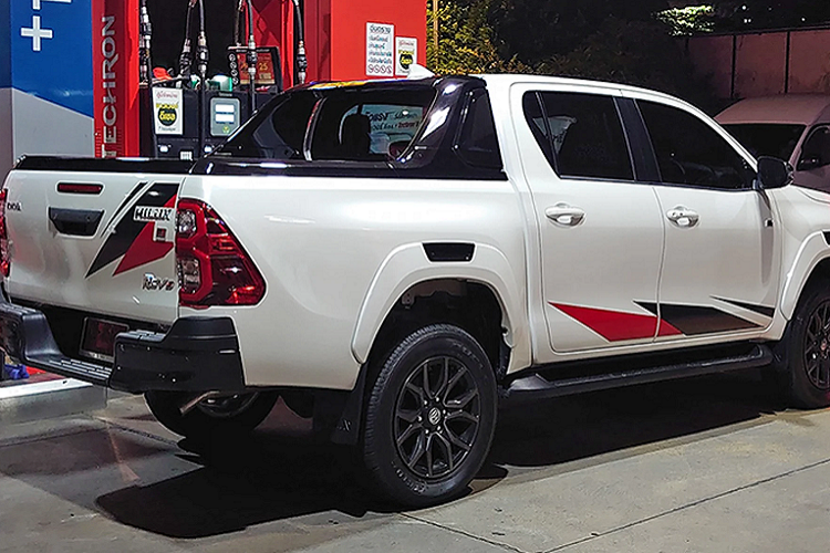 Toyota Hilux Revo GR Sport tu 615 trieu dong, manh nhat phan khuc?-Hinh-7