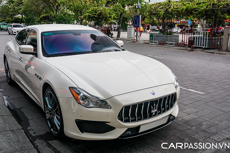 Can canh Maserati Quattroporte GTS hon 12 ty o Sai Gon