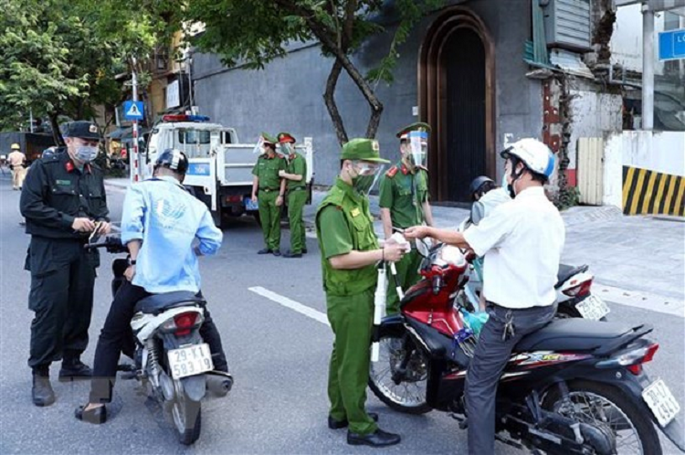 Ha Noi thao do 39 chot kiem soat tai cac tuyen duong ra, vao vung do