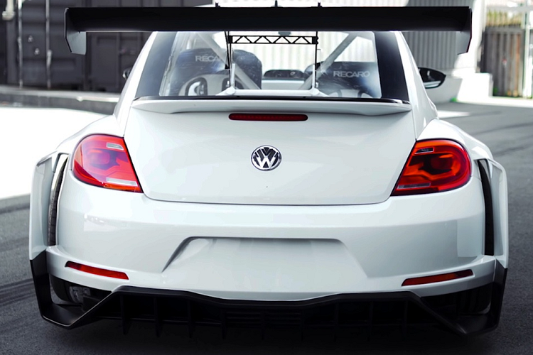 Volkswagen Beetle dac biet do het 7000 USD tu game dua xe-Hinh-4