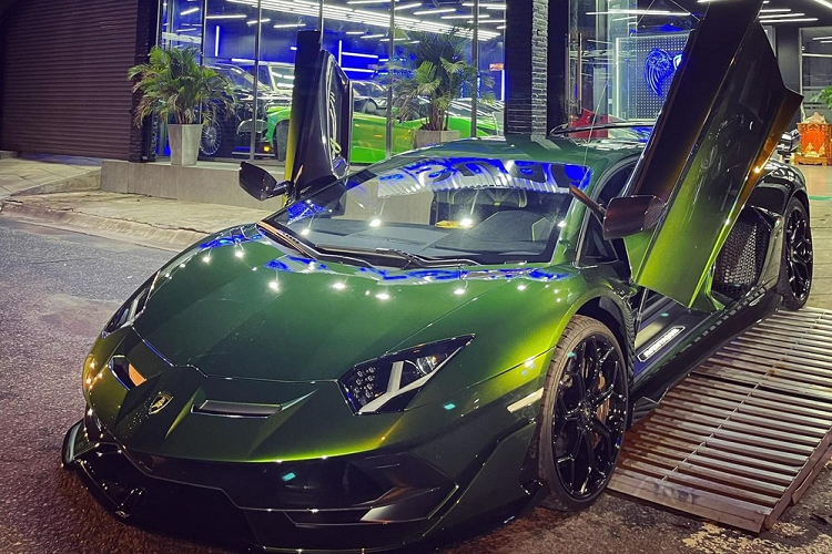 Lamborghini Aventador SVJ hon 50 ty cua dai gia Cu Chi o Ha Noi-Hinh-2