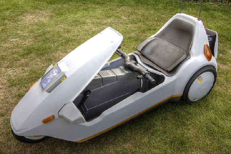 Sinclair C5 - xe dien 3 banh di truoc thoi dai, that bai tham hai-Hinh-7