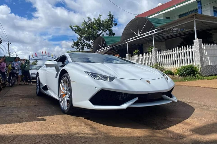 Lamborghini Huracan chuc ty, chinh hang ve 