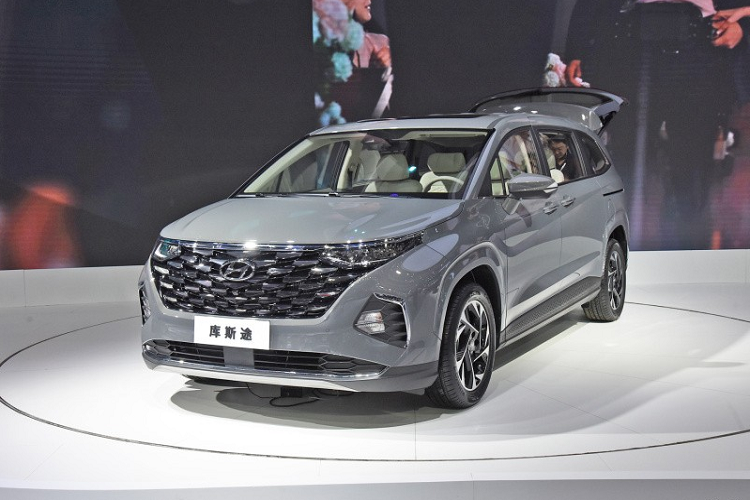 Hyundai Custo 2022 tu 594 trieu dong, re hon 