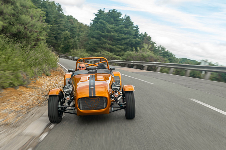 Caterham Seven 170 - xe mui tran nhe nhat the gioi gia 31,900 USD-Hinh-2