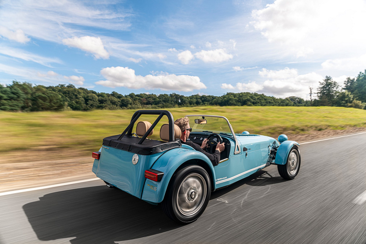 Caterham Seven 170 - xe mui tran nhe nhat the gioi gia 31,900 USD-Hinh-3