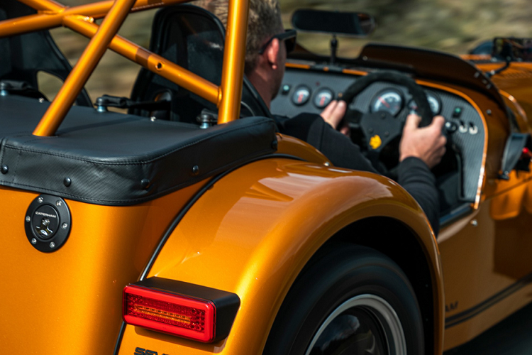 Caterham Seven 170 - xe mui tran nhe nhat the gioi gia 31,900 USD-Hinh-4