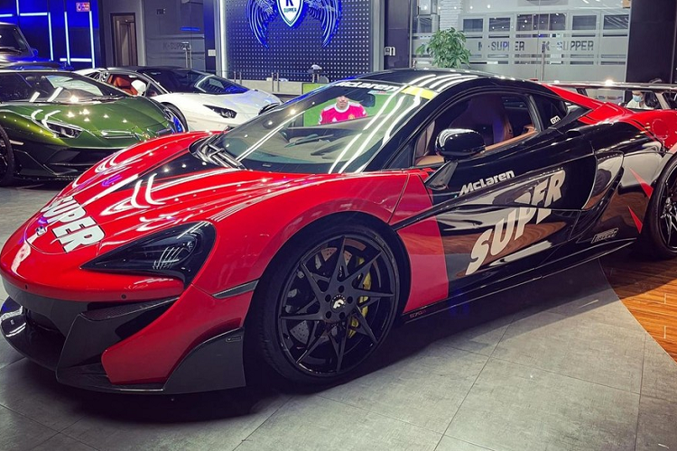 McLaren 570S hon 12 ty dien ao moi 