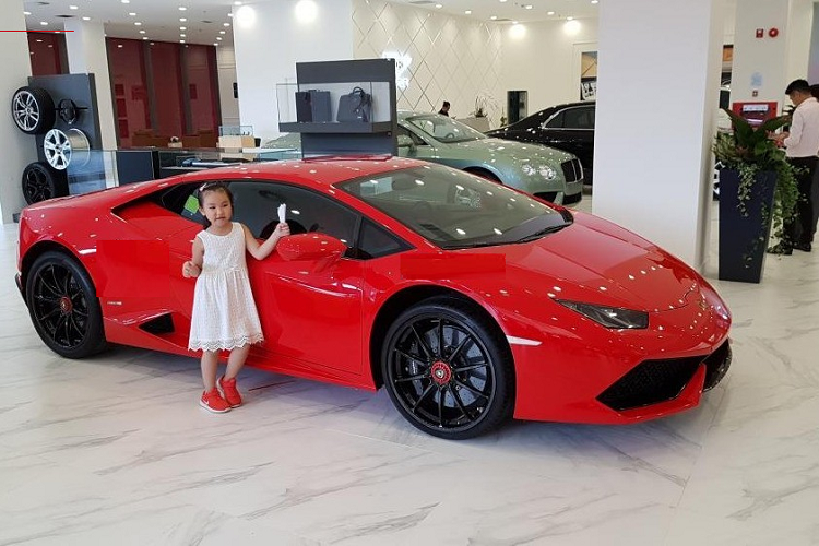 Dai gia Lamborghini tang 50 trieu dong cho chu 15 chu cho la ai?-Hinh-3