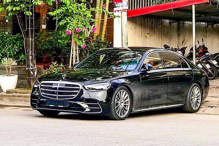 Mercedes-Benz S-Class 2021 hon 8 ty tai Viet Nam, dat hon Maybach?