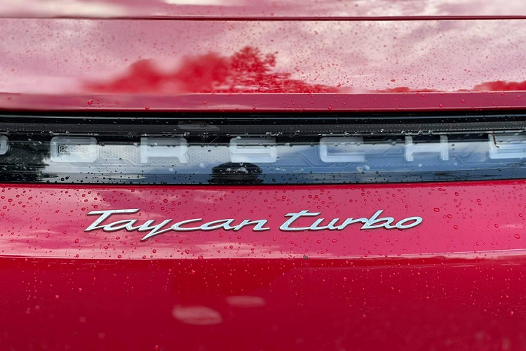 Sieu xe dien Porsche Taycan Turbo “hang luot” hon 9 ty tai Tay Ninh-Hinh-2