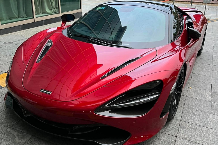 Nam ca si TiTi gay sot voi man “co” McLaren 720S Spider hon 23 ty