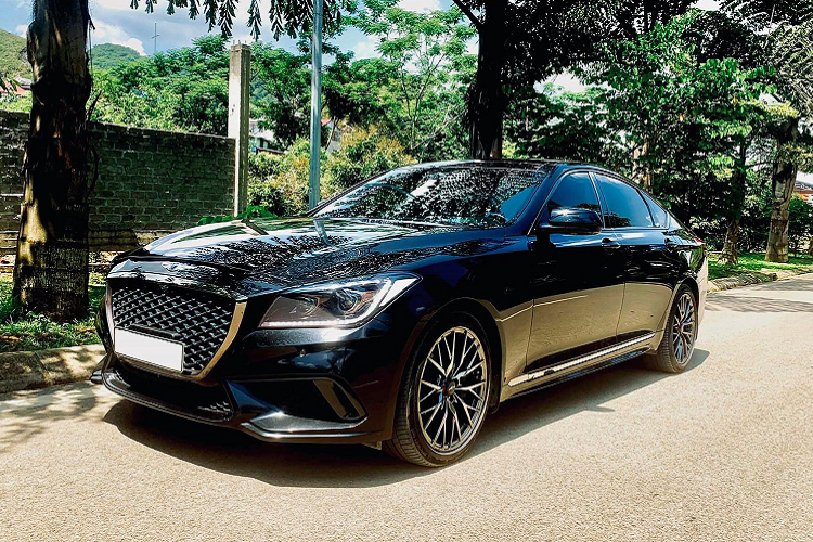 Genesis G80 Sport doc nhat Viet Nam rao ban 1,3 ty dong