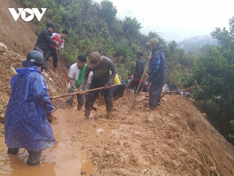 Quang Nam khac phuc hau qua mua lu giua Covid-19 phuc tap-Hinh-4