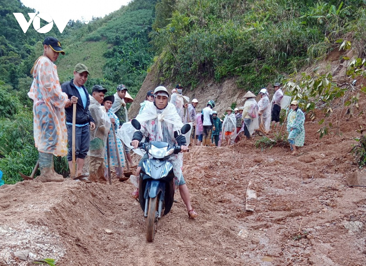 Quang Nam khac phuc hau qua mua lu giua Covid-19 phuc tap-Hinh-6