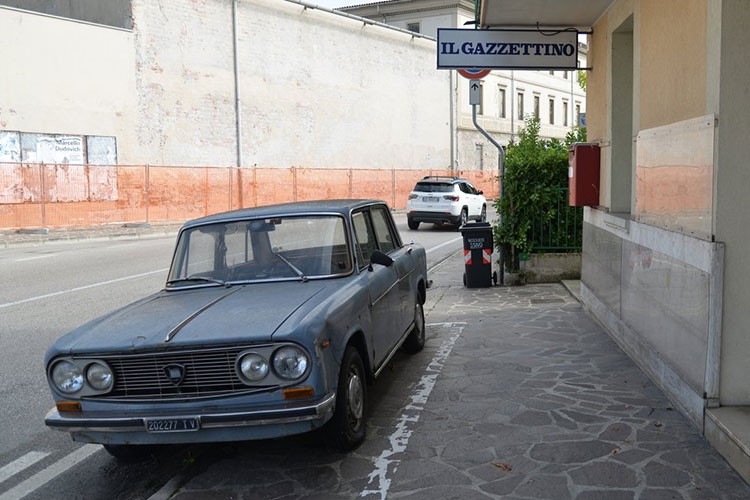 Chiec xe Lancia Fulvia noi tieng do mot ben le duong suot 47 nam-Hinh-2