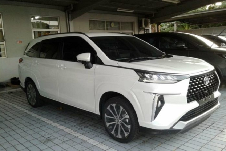Toyota Veloz 2022 - phien ban the thao cua Avanza gia re lo dien