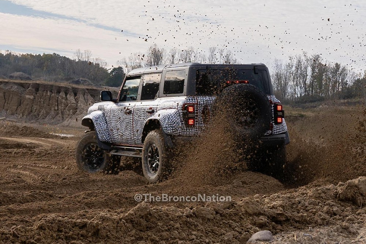 Ford Bronco Raptor 2023 lo dien, se dung dong co EcoBoost 3.5L?-Hinh-6