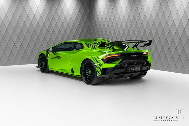 Lamborghini Huracan STO mau doc, hon 35 ty dong sap ve Viet Nam-Hinh-9